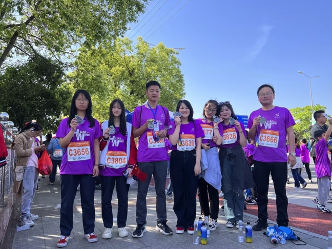 以梦为马，激情满“怀”——怀宁县中等专业学校助力蓝莓之乡半程马拉松