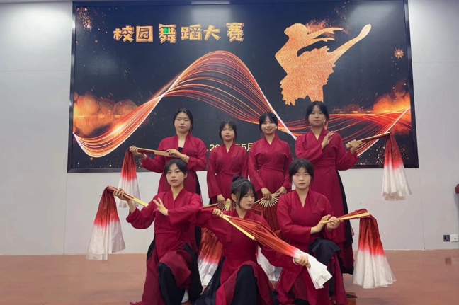 品位动感，舞步飞旋——怀宁县中等专业学校成功举办“阳光下成长”舞蹈大赛