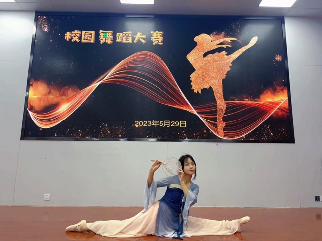 品位动感，舞步飞旋——怀宁县中等专业学校成功举办“阳光下成长”舞蹈大赛