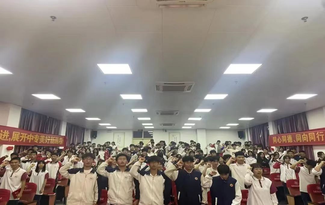 “青春接力,追光前行”——怀宁县中等专业学校第五届学生会授聘仪式