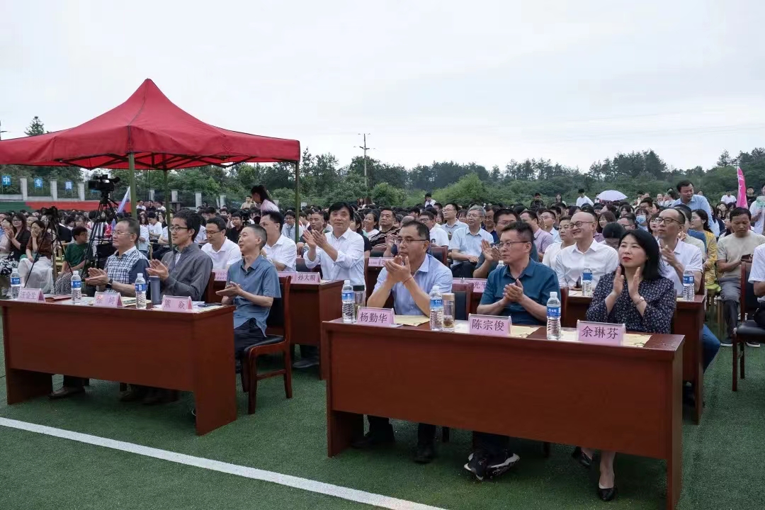 怀宁县中等专业学校成功举办“火红的六月”第二届诗歌节