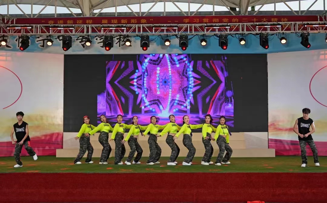 怀宁县中等专业学校成功举办“火红的六月”第二届诗歌节