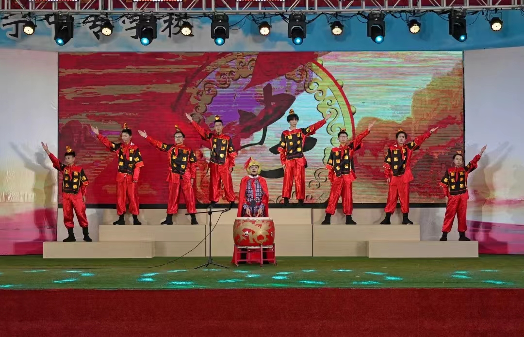 怀宁县中等专业学校成功举办“火红的六月”第二届诗歌节