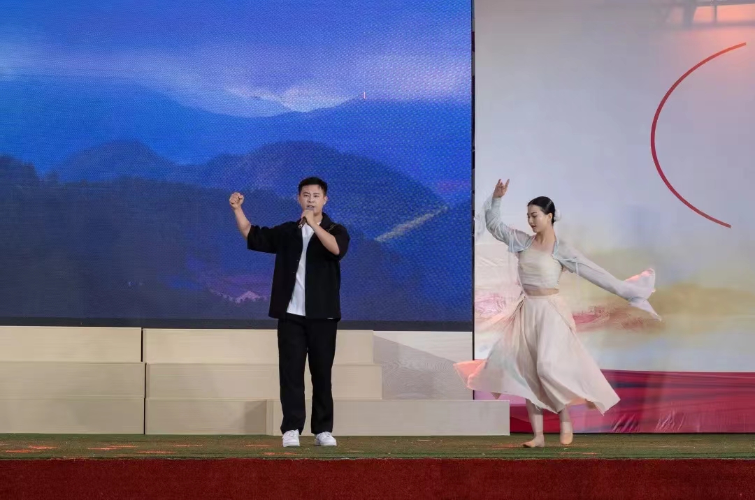 怀宁县中等专业学校成功举办“火红的六月”第二届诗歌节