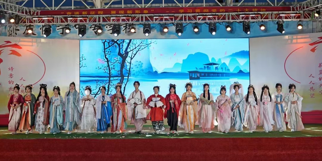 怀宁县中等专业学校成功举办“火红的六月”第二届诗歌节