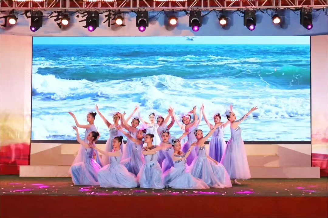 怀宁县中等专业学校成功举办“火红的六月”第二届诗歌节