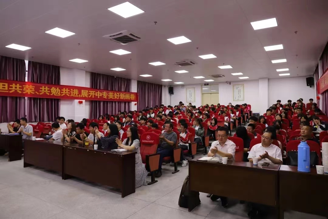 诗歌文学 | 《中国校园文学》主编徐峙亲临怀宁中专开展文学讲座