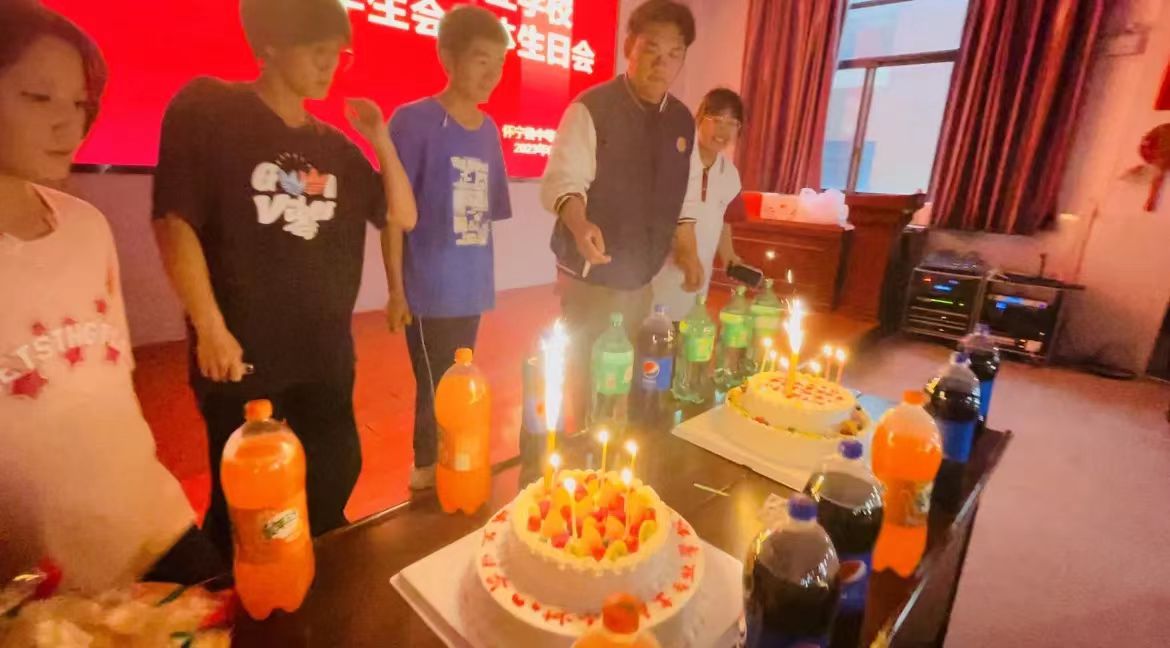 “团”心聚力，共度韶华——怀宁县中等专业学校第五届学生会集体生日会