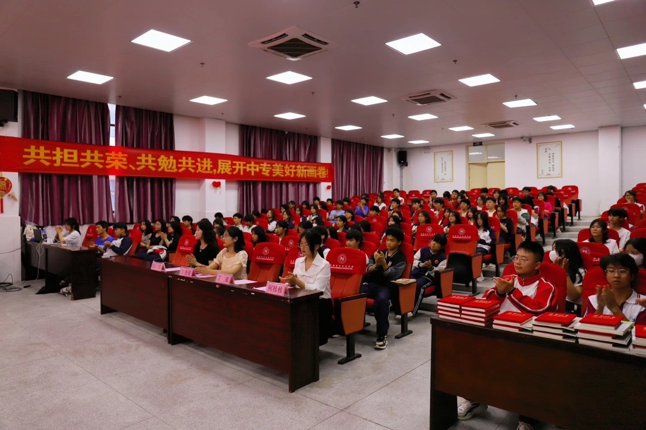 圆满落幕 | 怀宁县中等专业学校举办第二届“火红的六月”诗歌节征文大赛颁奖仪式