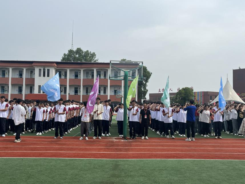 青春恰似火，扬帆正当时——怀宁县中等专业学校2023年秋季学期第一次升旗仪式