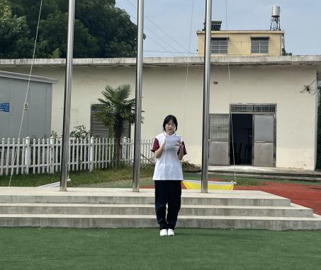 青春恰似火，扬帆正当时——怀宁县中等专业学校2023年秋季学期第一次升旗仪式