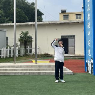 青春恰似火，扬帆正当时——怀宁县中等专业学校2023年秋季学期第一次升旗仪式