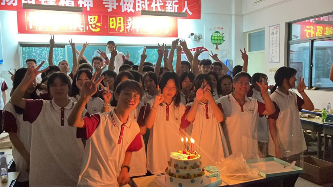 以生日之名，篆刻青春美好——怀宁中专新生生日会