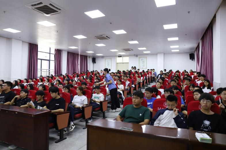 送法进校园，守护“少年的你”——怀宁县中等专业学校开学第一课法制教育