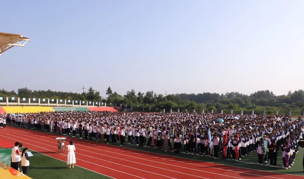 德才兼备启新程，尊师重教礼相传——怀宁县中等专业学校举行庆祝第39个教师节暨开学典礼活动