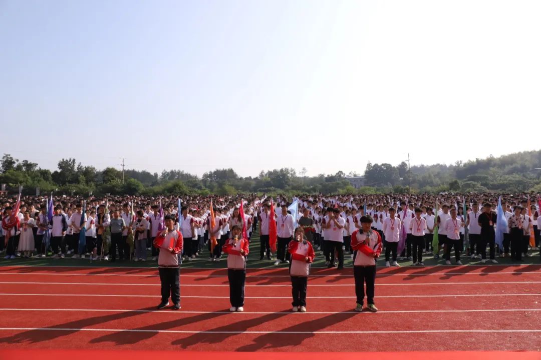 德才兼备启新程，尊师重教礼相传——怀宁县中等专业学校举行庆祝第39个教师节暨开学典礼活动