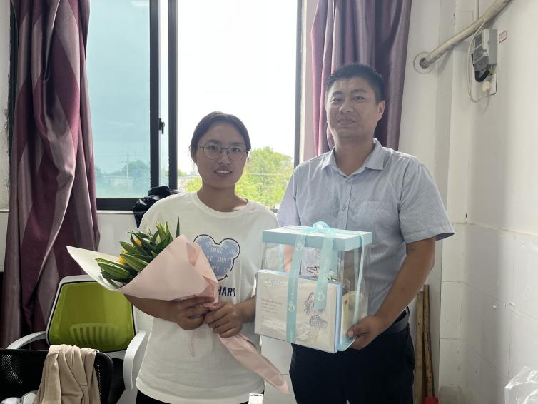 以爱育人，以情育情——怀宁县中等专业学校举办九月班主任集体生日会