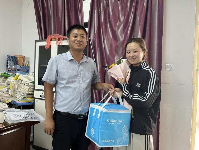 以爱育人，以情育情——怀宁县中等专业学校举办九月班主任集体生日会