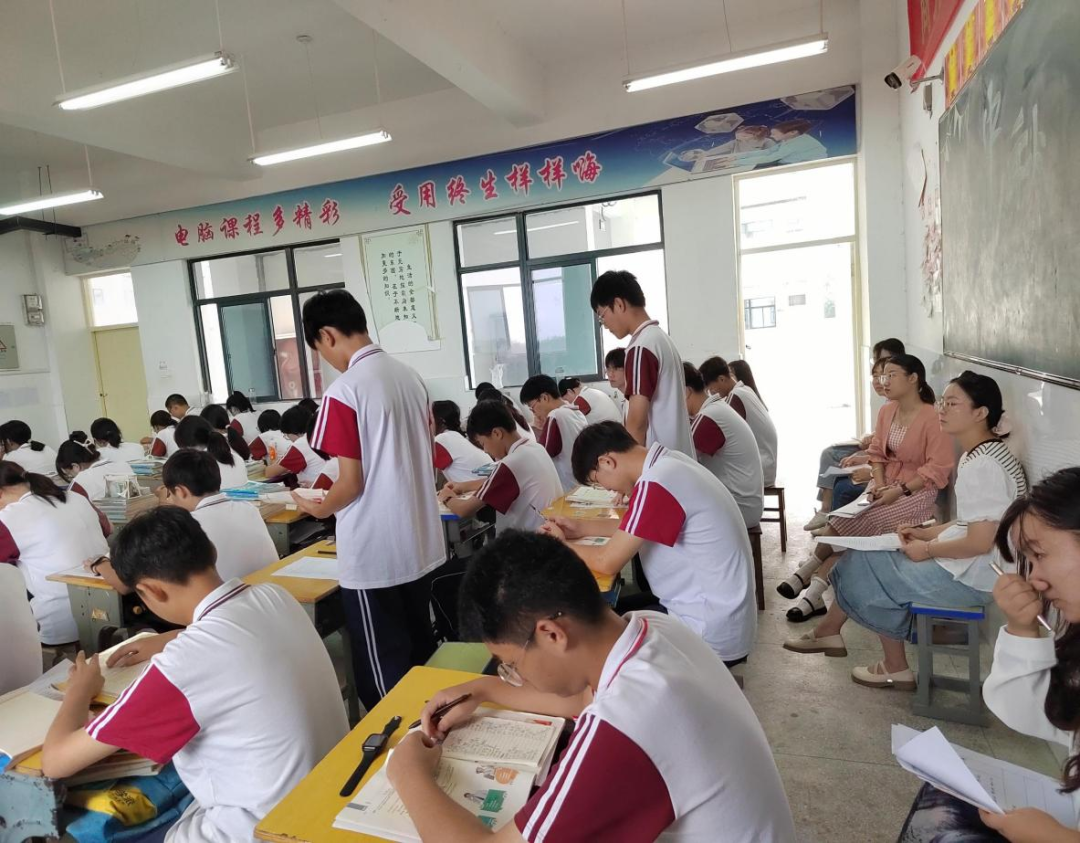 以研促教，打造高效课堂——怀宁县中等专业学校公开课展示活动