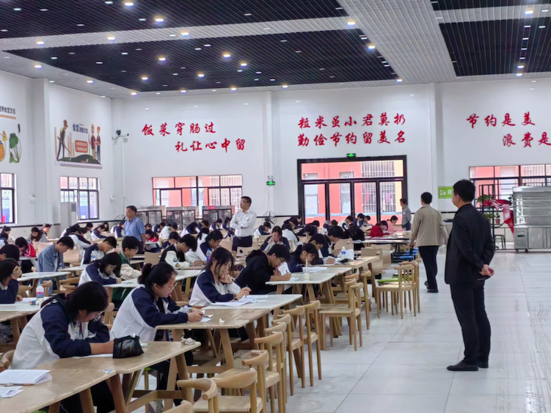 抓考风、正学风、促教风——集团领导带队开展怀宁中专高三第二次联考巡考工作