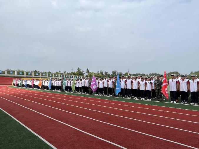 少年不惧岁月长，身披戎装志昂扬——怀宁县中等专业学校2023级新生国防教育闭营仪式暨总结表彰大会