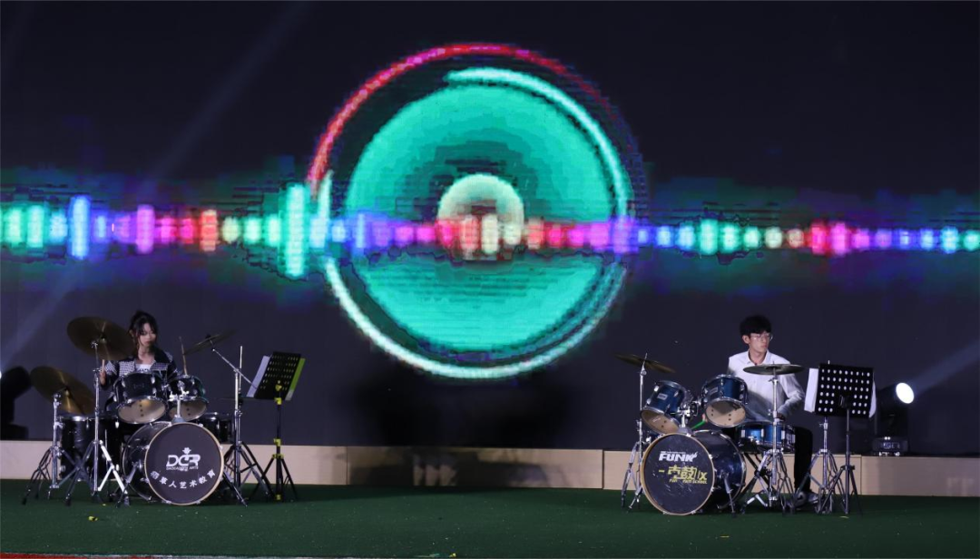 青春筑梦，强国有我——怀宁中等专业学校成功举办迎新生、庆国庆、度中秋文艺晚会暨省级、市县级大赛颁奖典礼