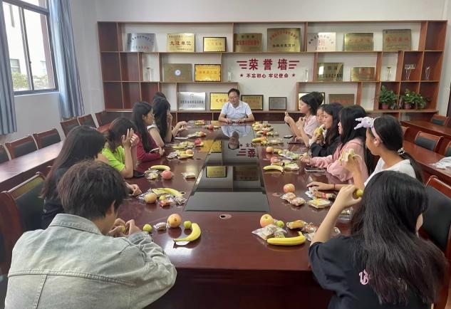 暖心关怀,情浓中秋——怀宁县中等专业学校为留校学子送温暖