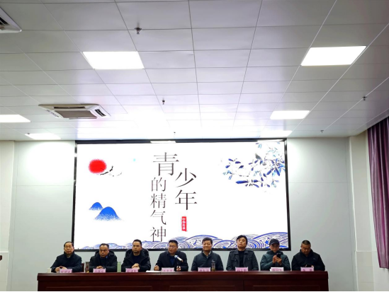 点亮青春之光 照亮奋斗之路——怀宁县中等专业学校开展“青少年的精气神”文学讲座