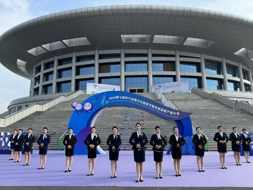 服务区域社会发展——我校旅游管理学生们在第七届怀宁蓝莓文化旅游节暨首届蓝莓产销大会展风采