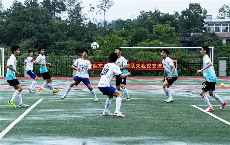 青春飞扬，“足”够精彩——2024年怀宁县中小学足球联赛怀宁中专赛区开赛