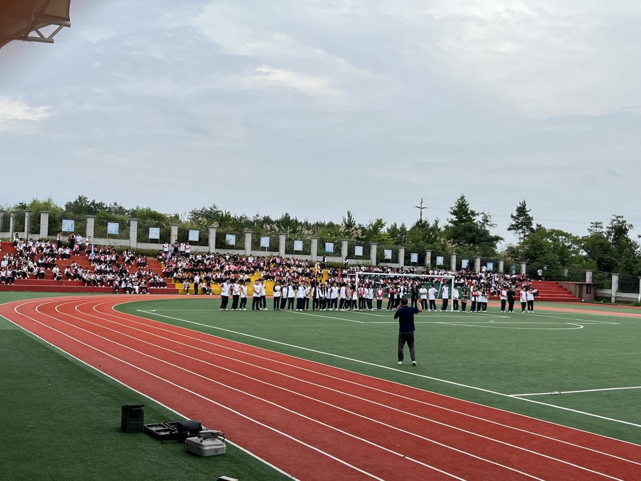 无人机“飞”进校园，点燃少年科技梦——合肥奥航无人机来我校做飞行展演！