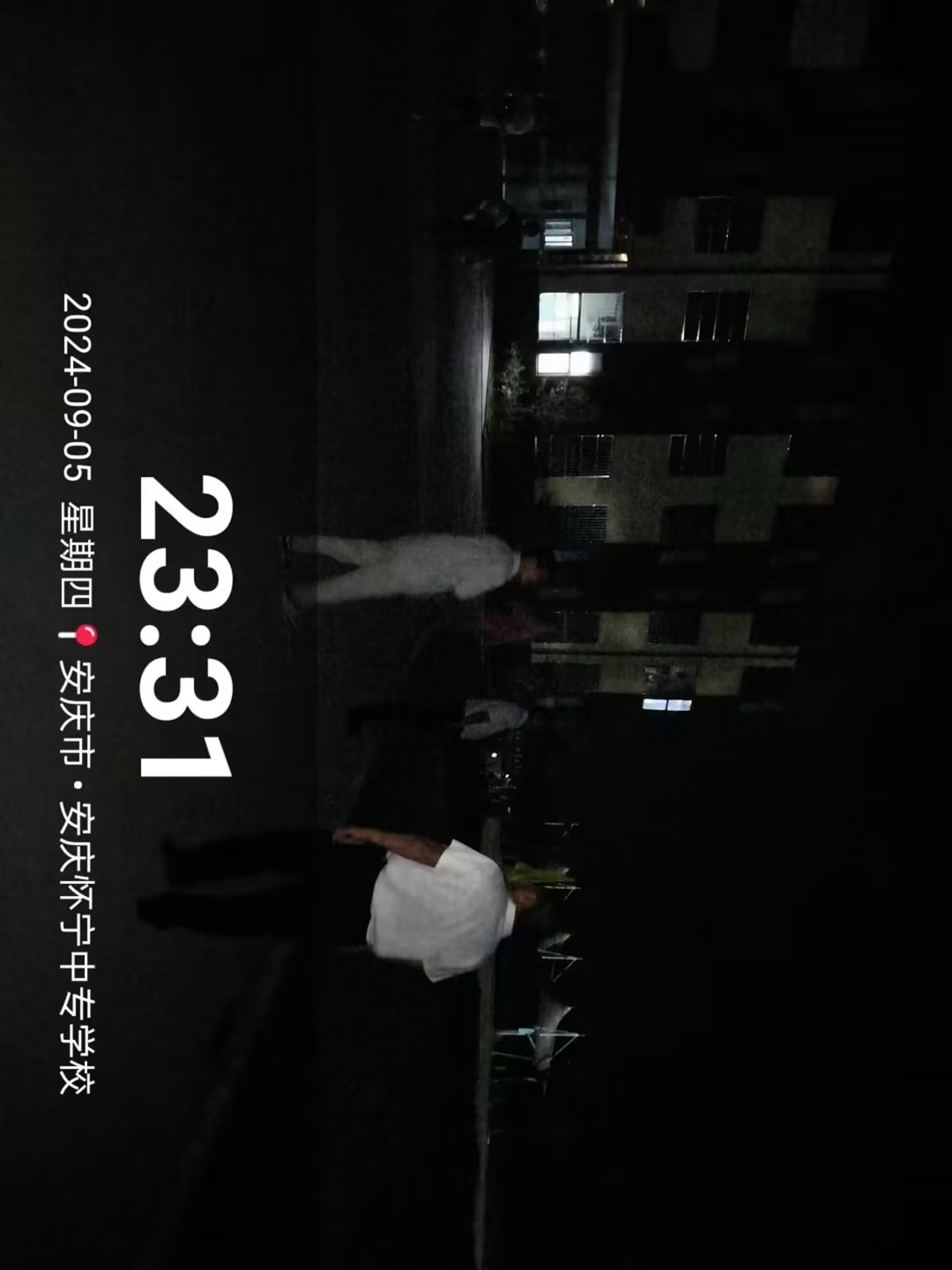 关怀入寝室，温情暖人心 ——怀宁县中等专业学校班主任开展宿舍查寝工作