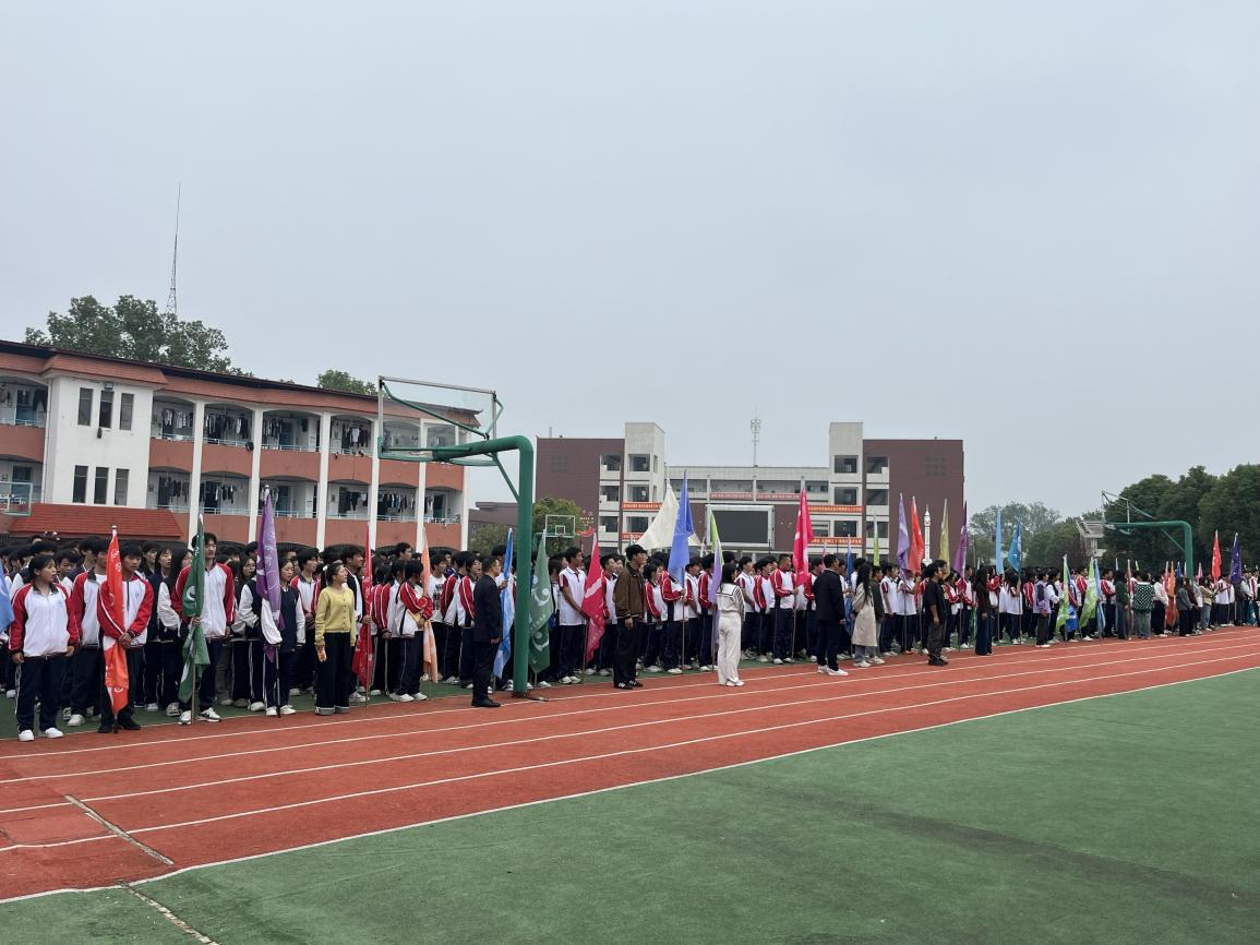 秋风为序启征程 奋楫前行谱新章 ——怀宁县中等专业学校周一盛世启航升旗仪式圆满举行