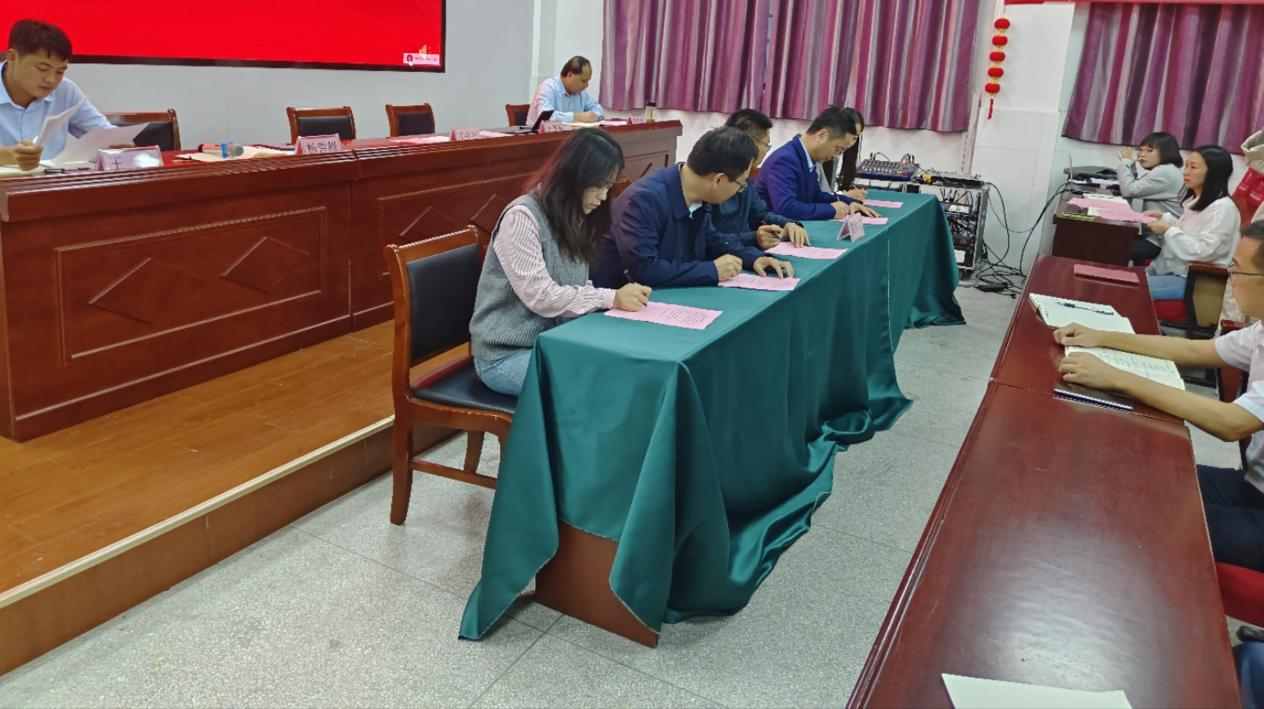 怀宁县中等专业学校 2025 届高考质量目标任务落实推进会：庄重签约，为高考蓄力