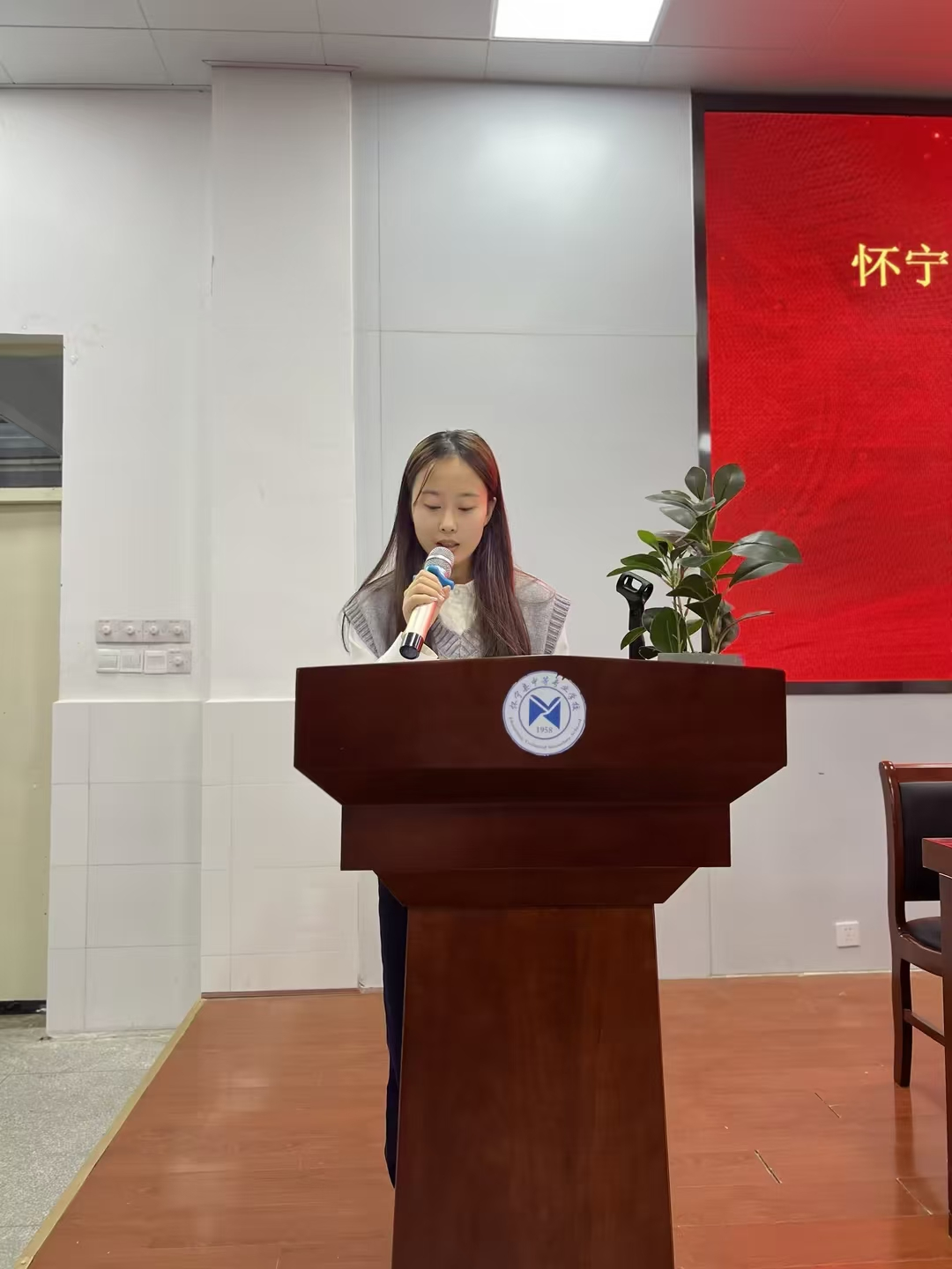 怀宁县中等专业学校 2025 届高考质量目标任务落实推进会：庄重签约，为高考蓄力