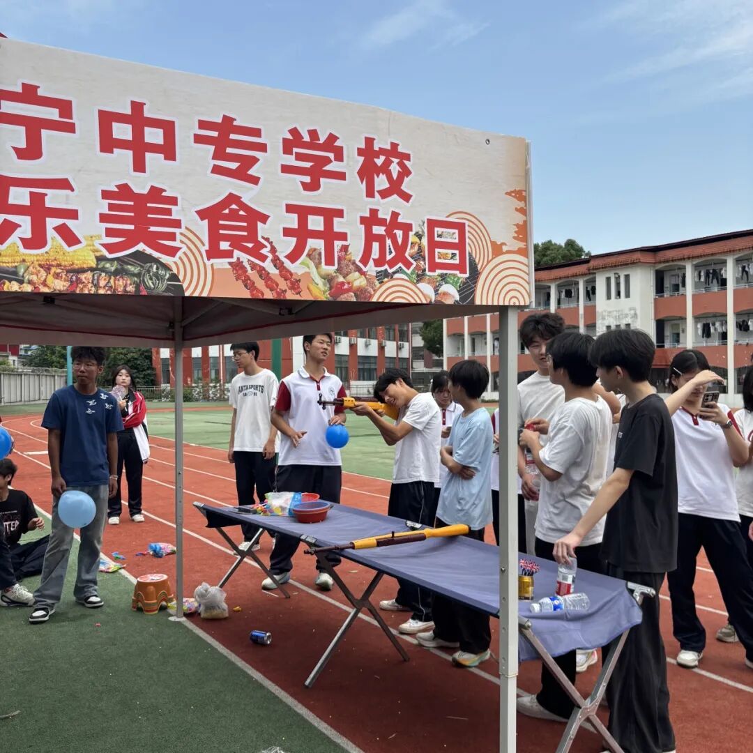 践行“健康第一”的育人理念——怀宁中专第一届美食节成功举办